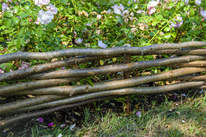 dobar Beeteinfassungen aus Haselnuss